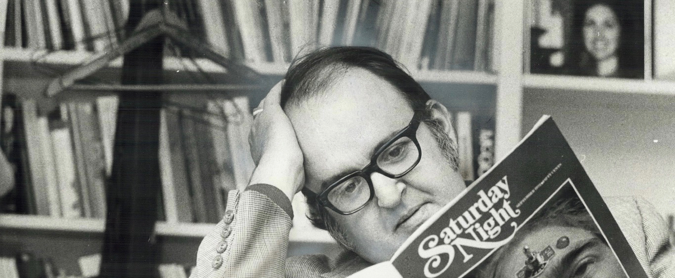 Robert Fulford in living room, with bookshelves border=